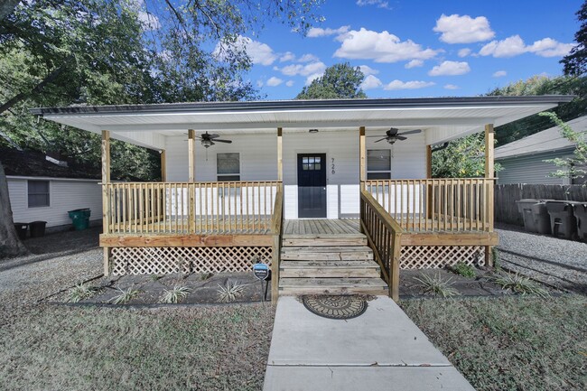 Lovely 3 Bed 2 Bath Home In Charlotte - Lovely 3 Bed 2 Bath Home In Charlotte