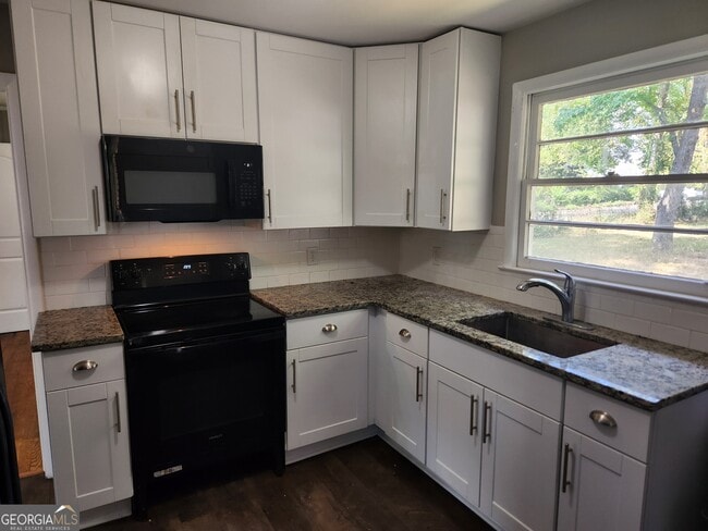 Photo - 224 Larkspur Ln