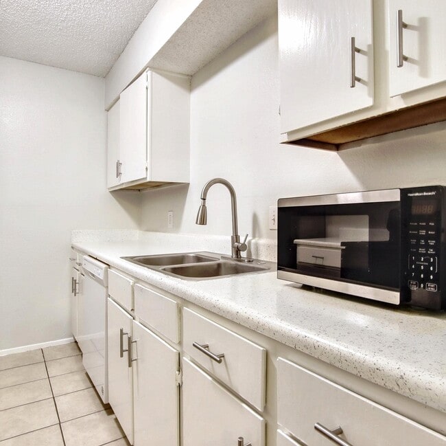 2BR/1.0BA Single Family - Arlington