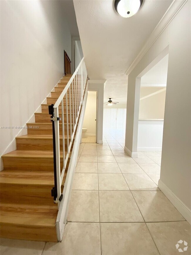 Building Photo - 9371 Fontainebleau Blvd Rental