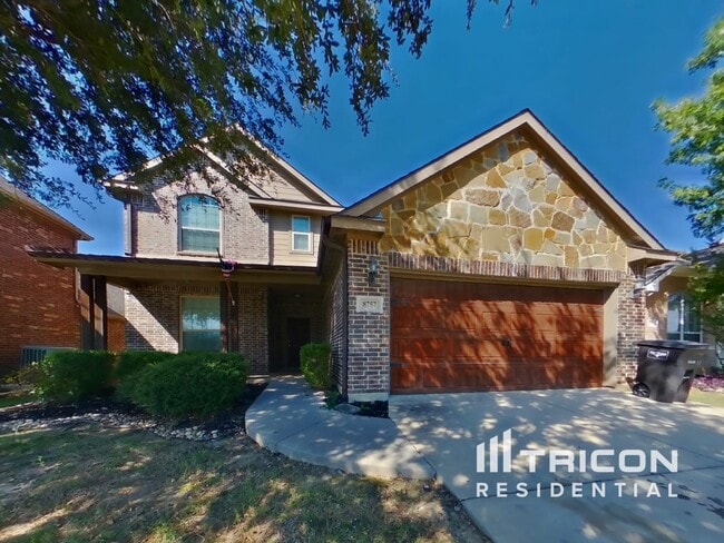 Building Photo - 8757 Royalwood Dr