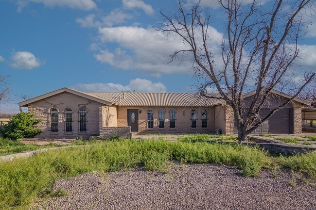 Building Photo - Adobe beauty in New Mexico South County Valley Unit A