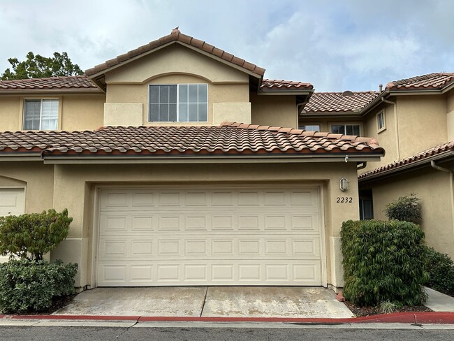 Centrally Located Townhome w/ 2 Car Garage... - Centrally Located Townhome w/ 2 Car Garage...
