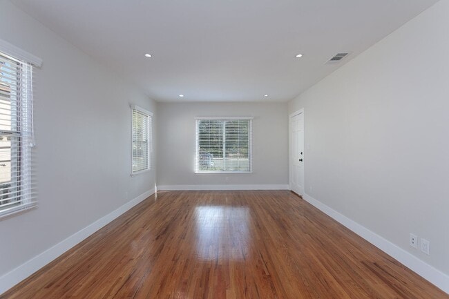 Photo - 783 E Grand Ave Unidad 783