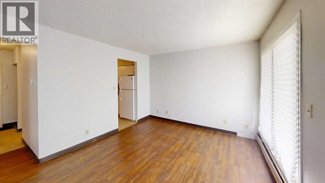 Photo - 5117-5144 44 St