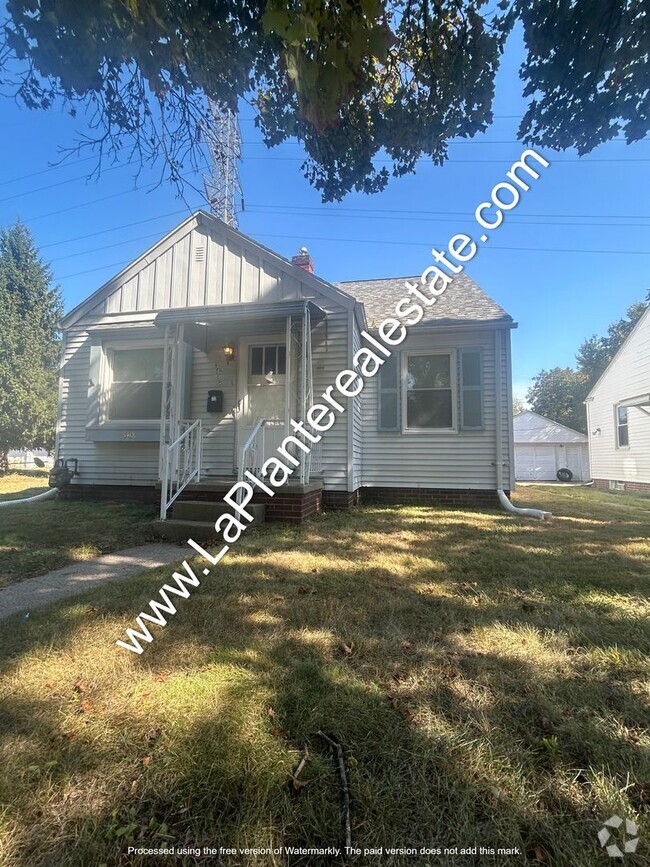 Building Photo - Charming 3-Bedroom Home with Spacious Livi...