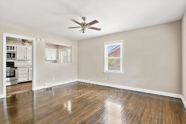 Photo - 1462 Meadowthorpe Ave
