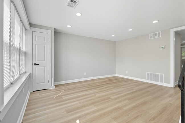 Photo - 2445 Harriet Ave