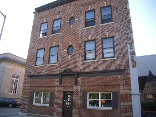 Building Photo - 809 1/2 N.A. Street Unit 3