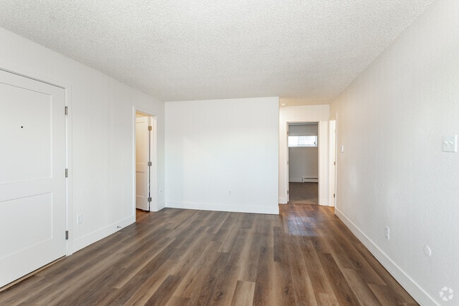 2BR, 1BA - 850SF - Living Room - Overlook at Thornton
