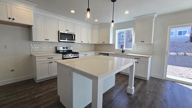 Photo - 687 Boseman Wy