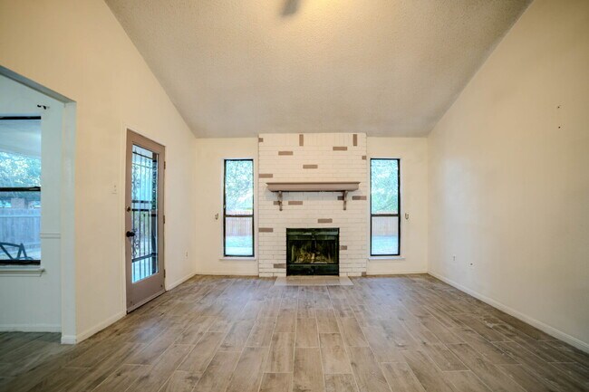 Photo - For Lease – Charming 3 Bedroom, 2 Bathroom...