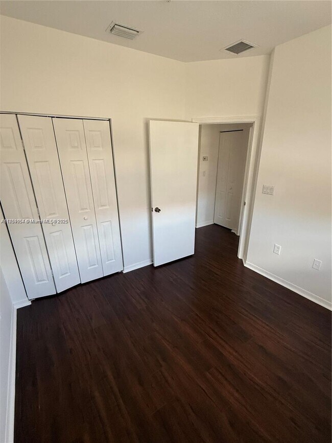 Building Photo - 906 SW 143rd Ave Rental