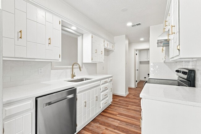 Photo - 3701 Englewood Ave