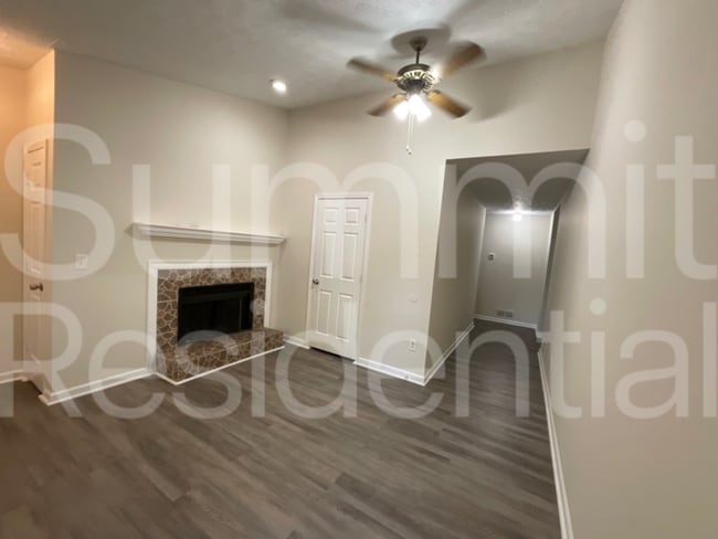 Photo - 2784 Coventry Green SE