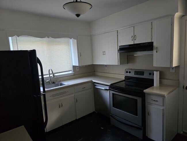 Photo - 2385 Rutherford Rd