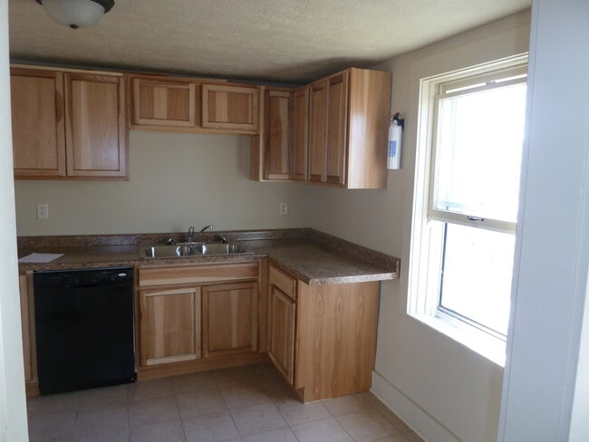 Photo - 221 W Bluff Street