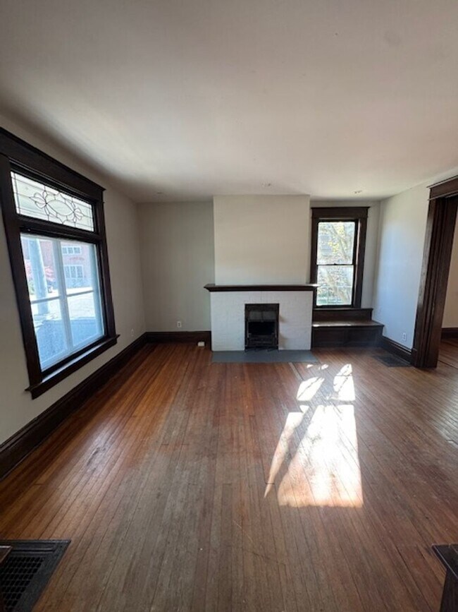 Photo - 901 W Main St