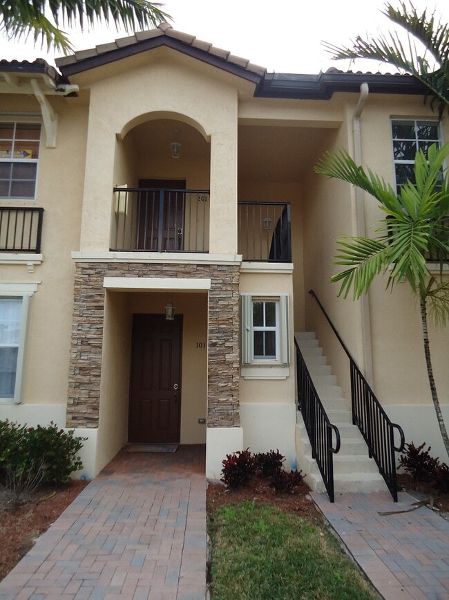 Photo - 3320 NE 13th Circle Dr Unit 201