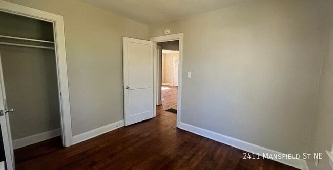 2411 Mansfield St NE