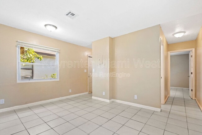 Building Photo - 1022 NW 6th Ave Unit 1