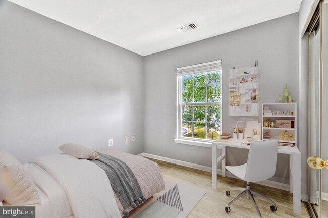 Photo - 43585 PATCHING POND Sq