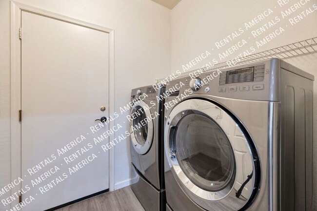 Photo - 1809 E Patrick Ln