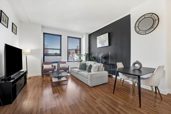 Photo - 600 S Dearborn St