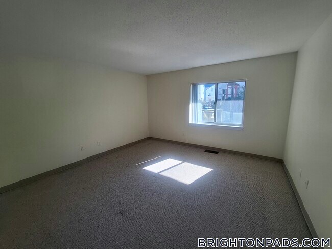 Photo - 148 N Beacon St Unidad B1