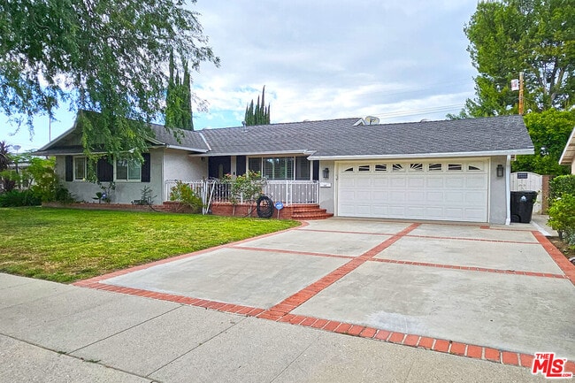 Photo - 22337 Cantara St