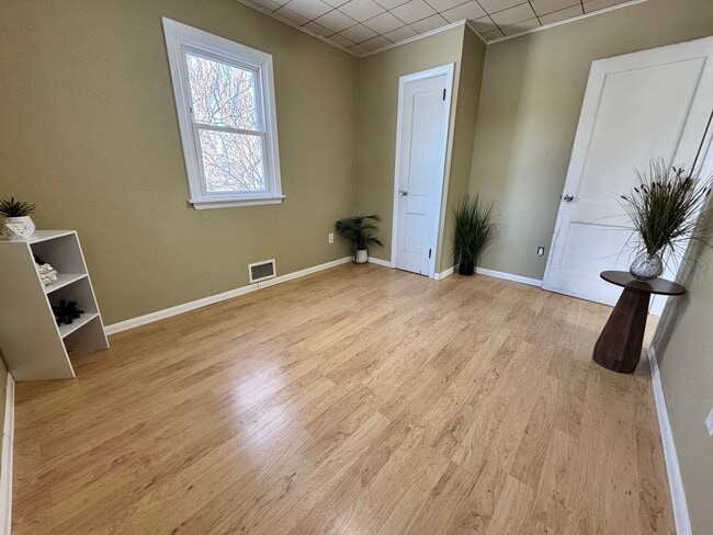 Photo - 2 bed, 1 bath home for rent in Readlyn, available immediately