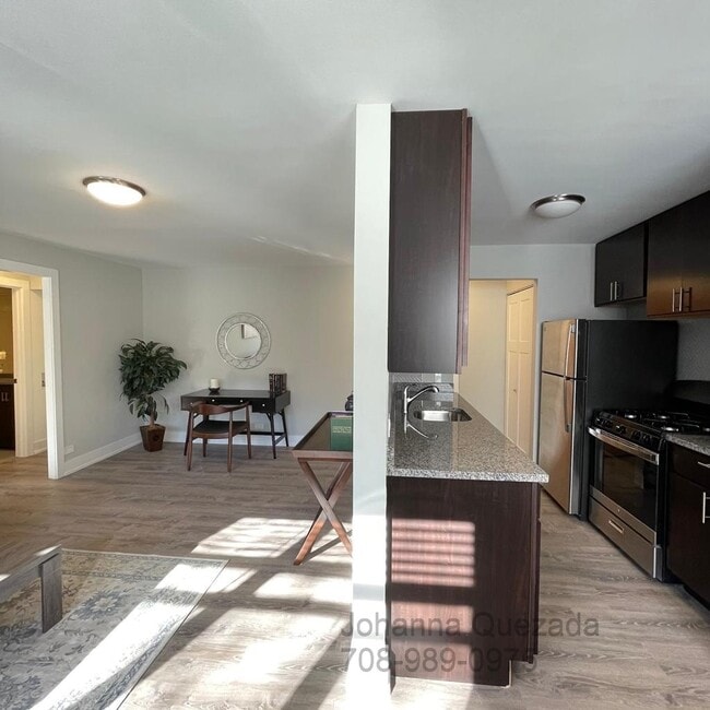 Photo - 530 W Surf St