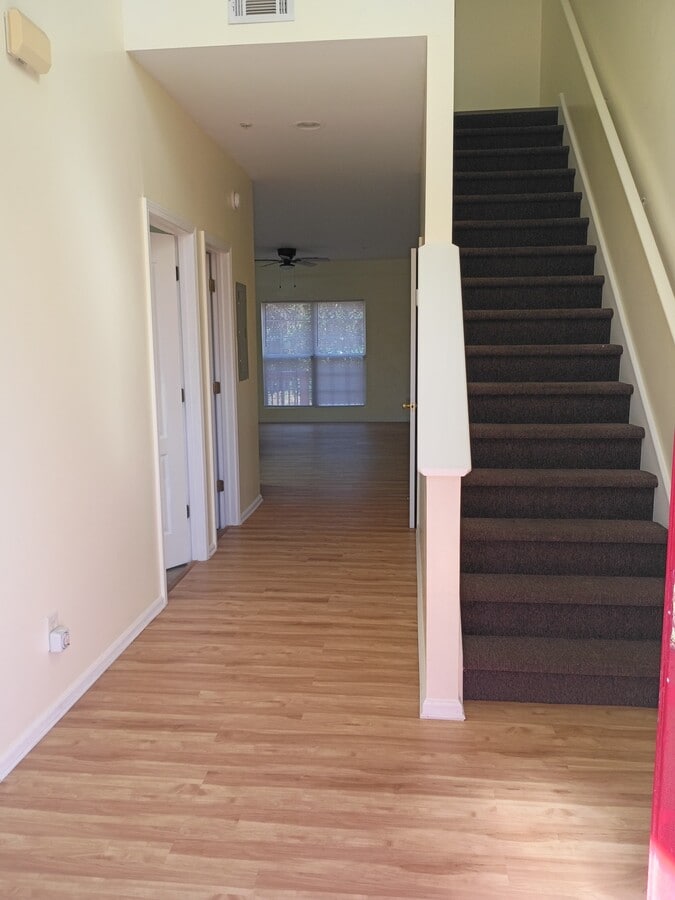 Photo - 1061 Scott St SE