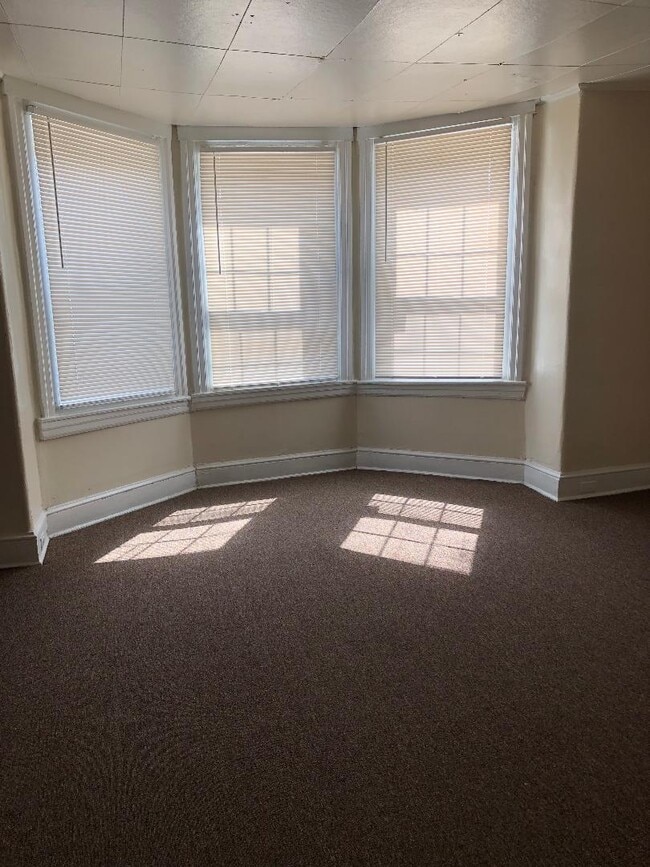 2127 S 65th St Unit 2nd fl-2 bdrm