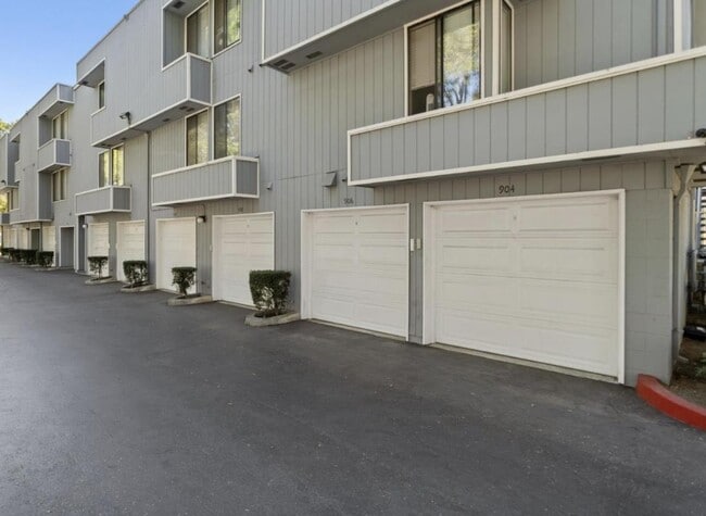 Photo - 906 La Barbera Dr