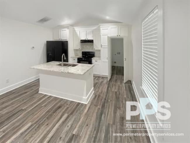 Photo - 1017 Ashby Grove SW