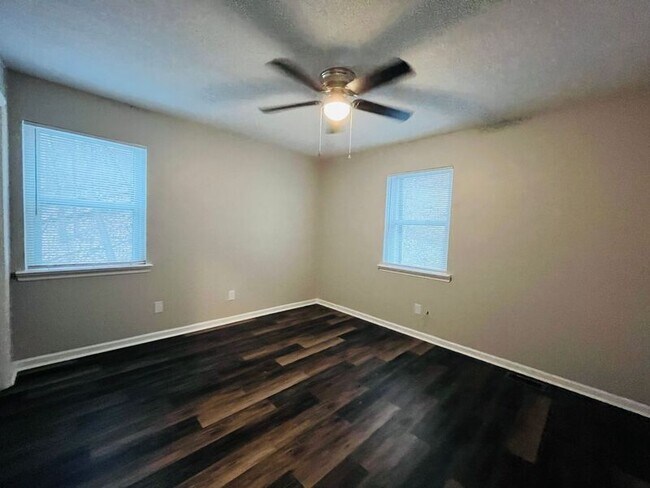 Photo - 701 Summitt Ave Unit B