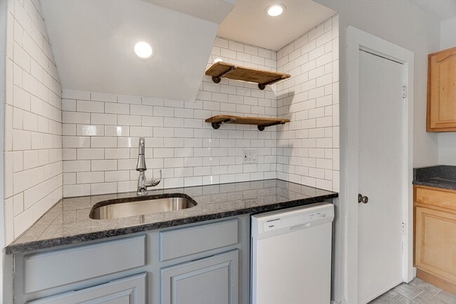 Photo - 14 Wheatland St Unit 2