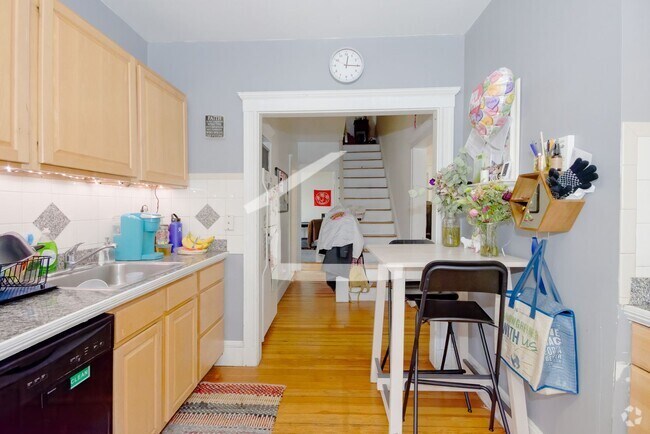 Building Photo - Beautiful 4 bed, 2 bath unit Rental