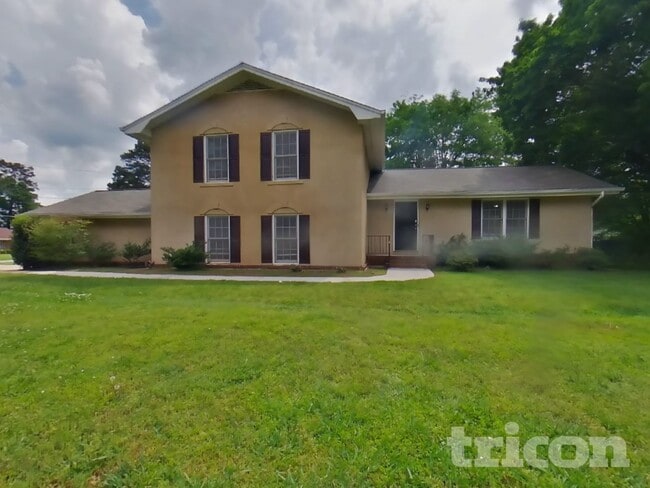 Photo - 2339 Country Club Dr SE