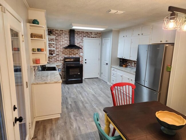 6367 Orange Rd