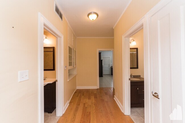 Photo - 1911 W Chicago Ave Unidad 2F