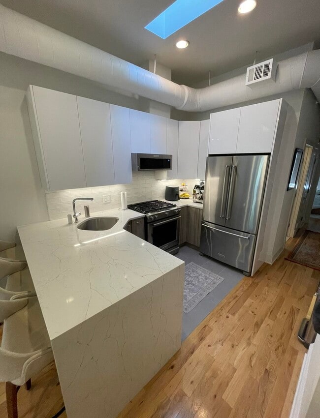 Building Photo - 208 Park Ave Unit 4R