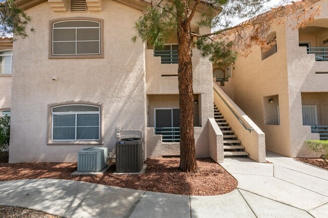 Photo - CUTE AND COZY 1 BEDROOM UNIT WITH TONS OF UPGRADES*COMMUNITY AMENITIES* Unit 1047 BLDG 23