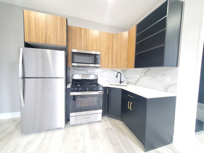 Building Photo - 404 Baldwin Ave Unit 2L Rental