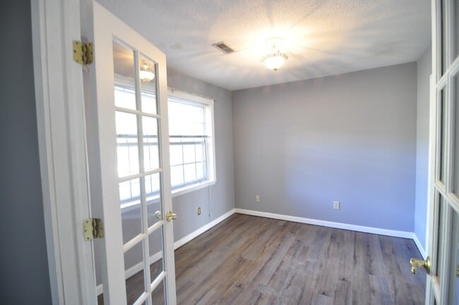 Photo - Desirable SE Huntsville