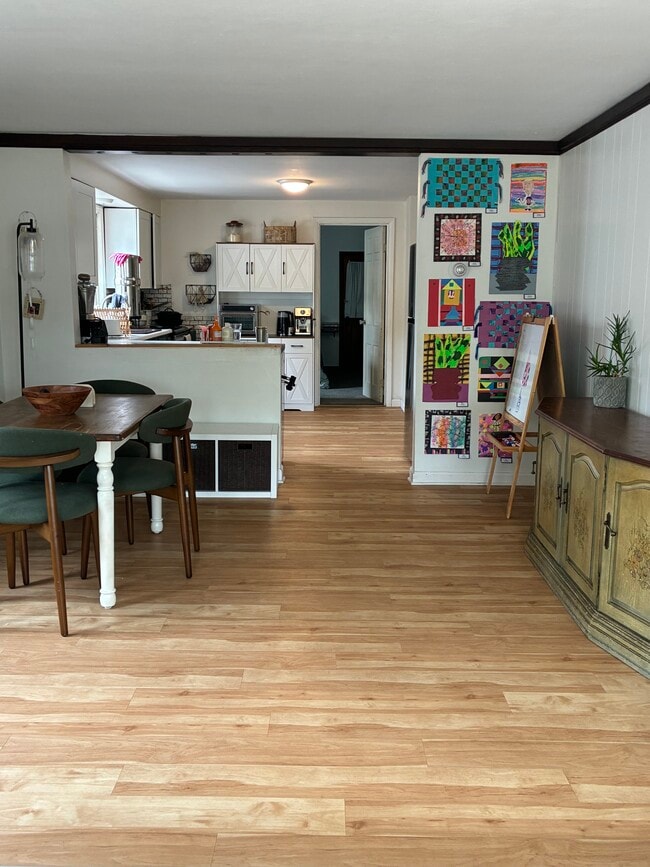 Comedor - 8903 W Orchard St