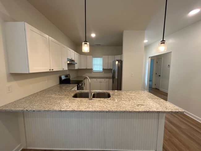 Photo - 329 W King St