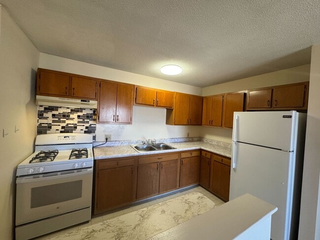 Photo - 382-384 River St