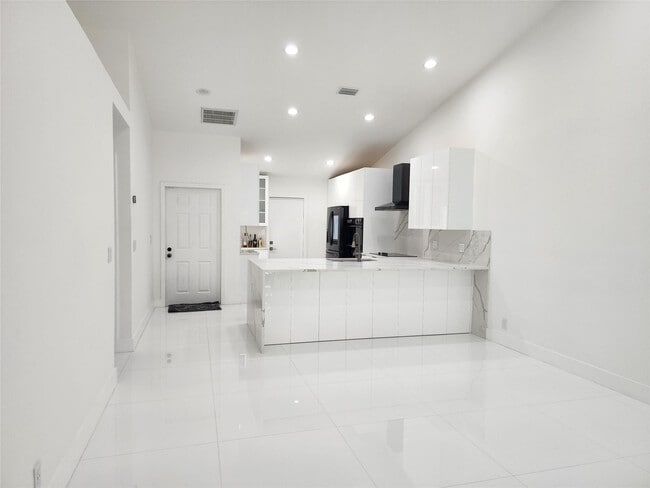 Photo - 9020 NW 60th St